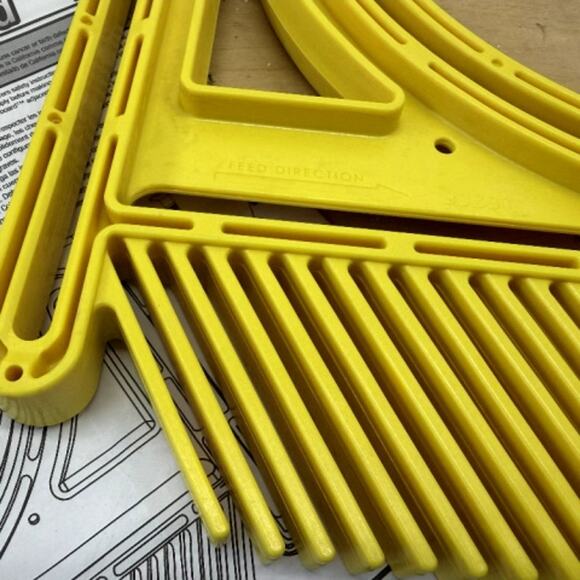 Miter-It FeatherBoard with 3/4" & 5/8" Miter Bars for Table Saw - New - Picture 5 of 6